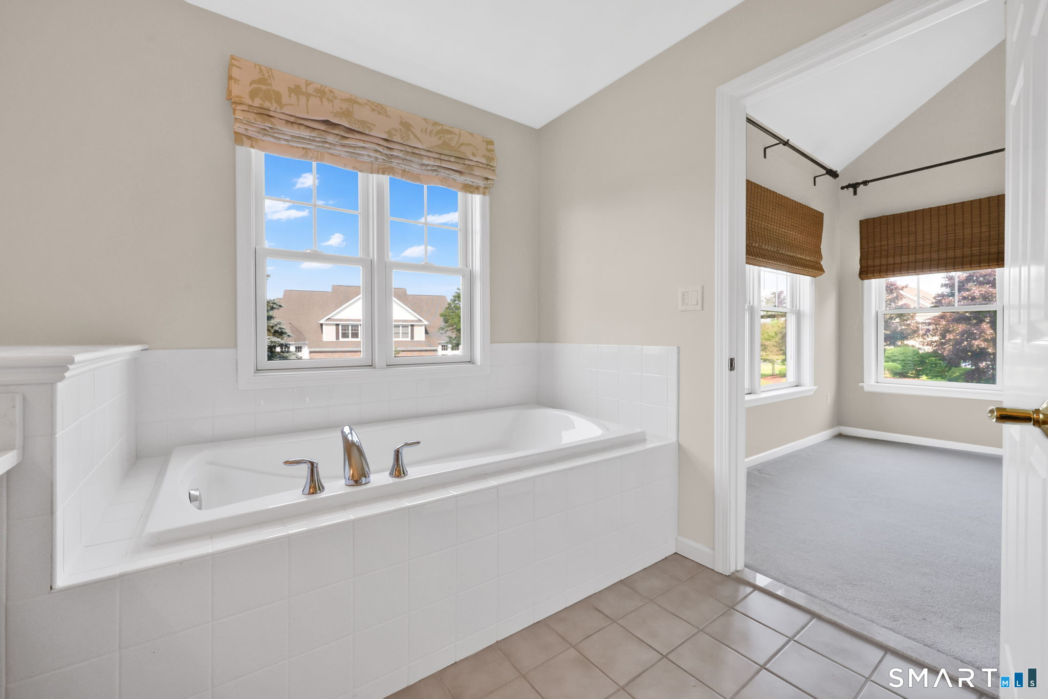 19 Turnberry Lane Bloomfield CT 06002