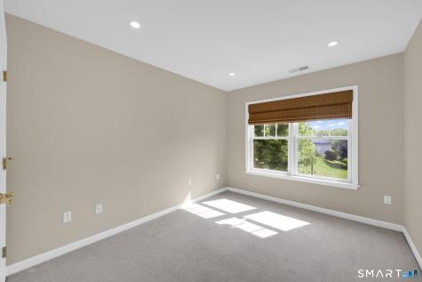 19 Turnberry Lane Bloomfield CT 06002