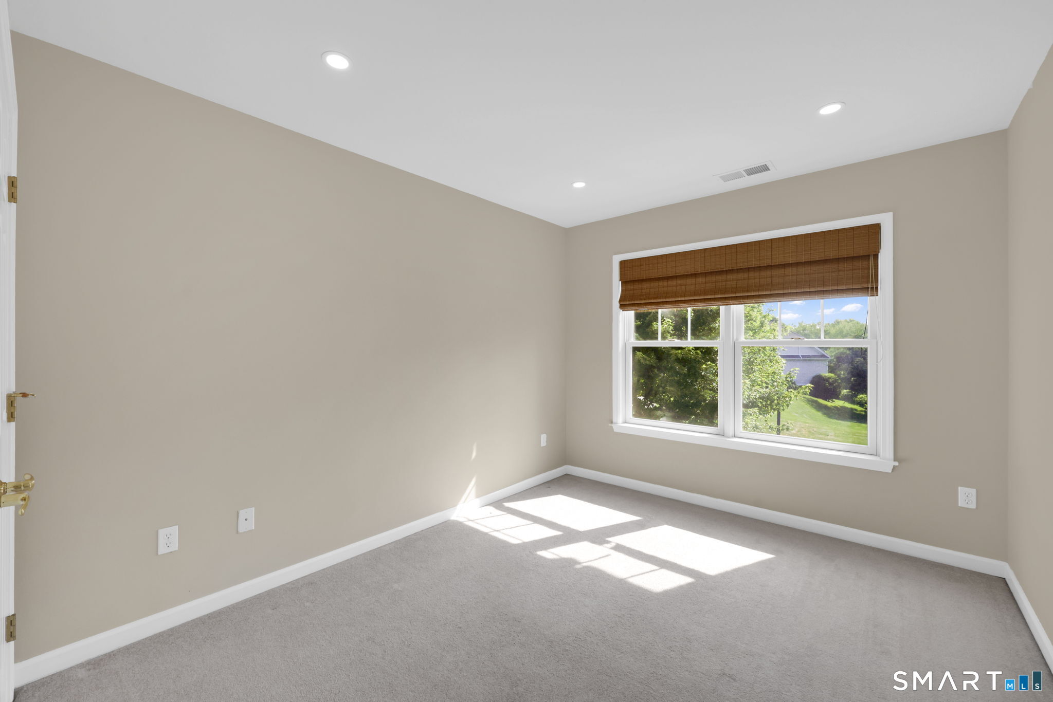19 Turnberry Lane Bloomfield CT 06002