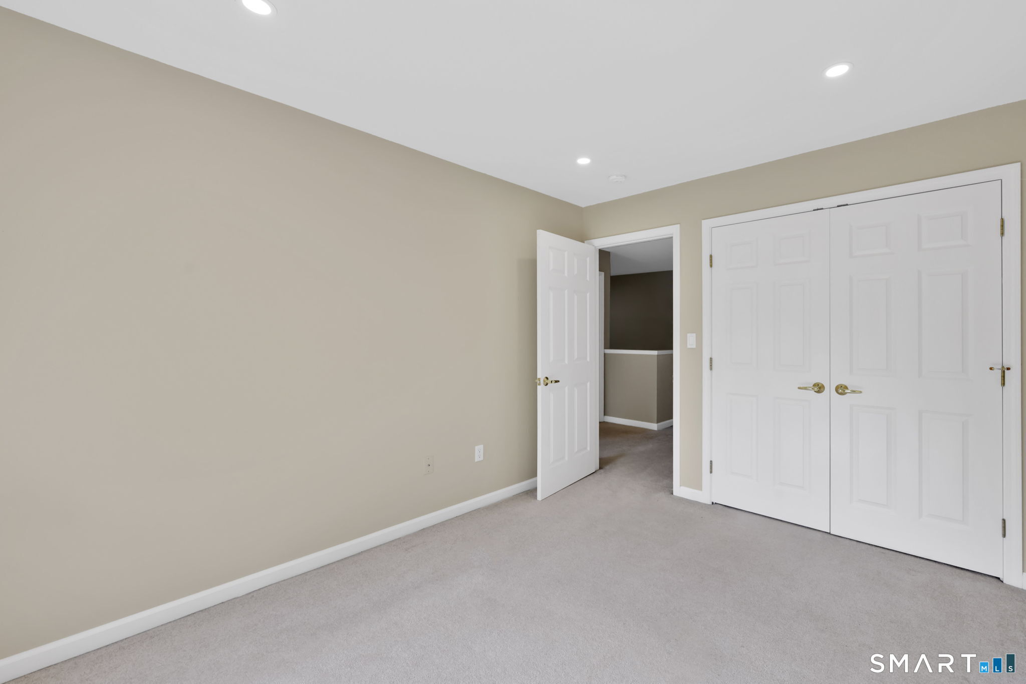 19 Turnberry Lane Bloomfield CT 06002