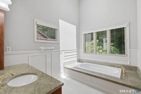 54 Ironwood Road West Hartford CT 06117