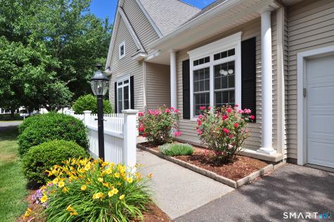 213 Kenswick Lane Windsor CT 06095