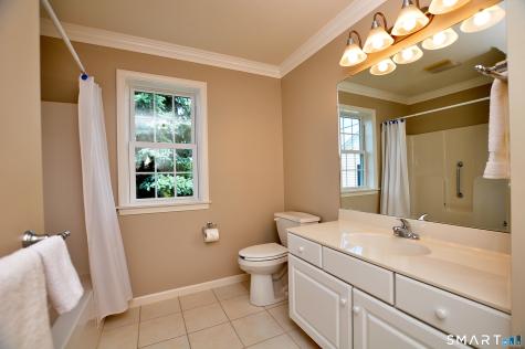 213 Kenswick Lane Windsor CT 06095
