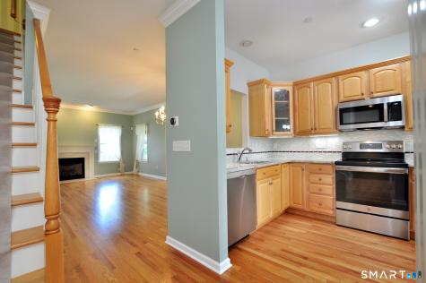 213 Kenswick Lane Windsor CT 06095