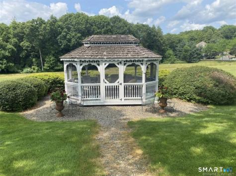 11 Trout Brook Circle Newtown CT 06470