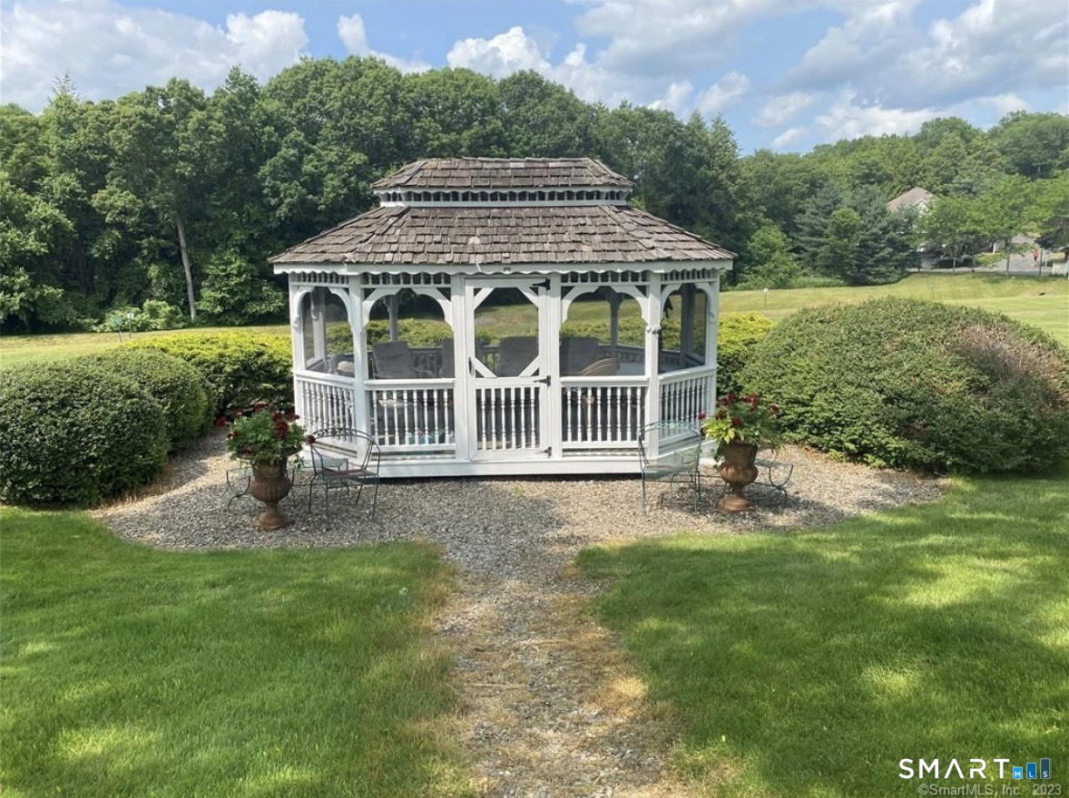 11 Trout Brook Circle Newtown CT 06470