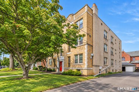 18 Robin Road West Hartford CT 06119