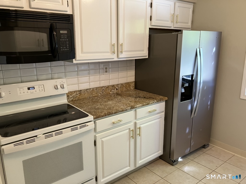 5 Overlook Court Avon CT 06001