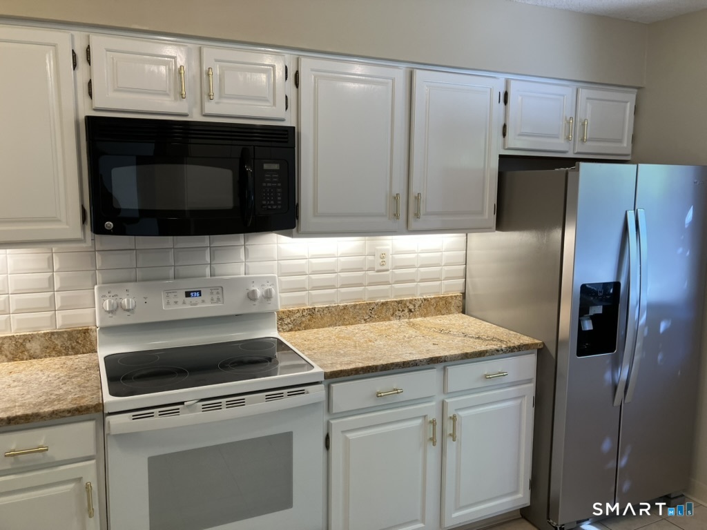 5 Overlook Court Avon CT 06001