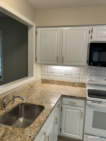 5 Overlook Court Avon CT 06001