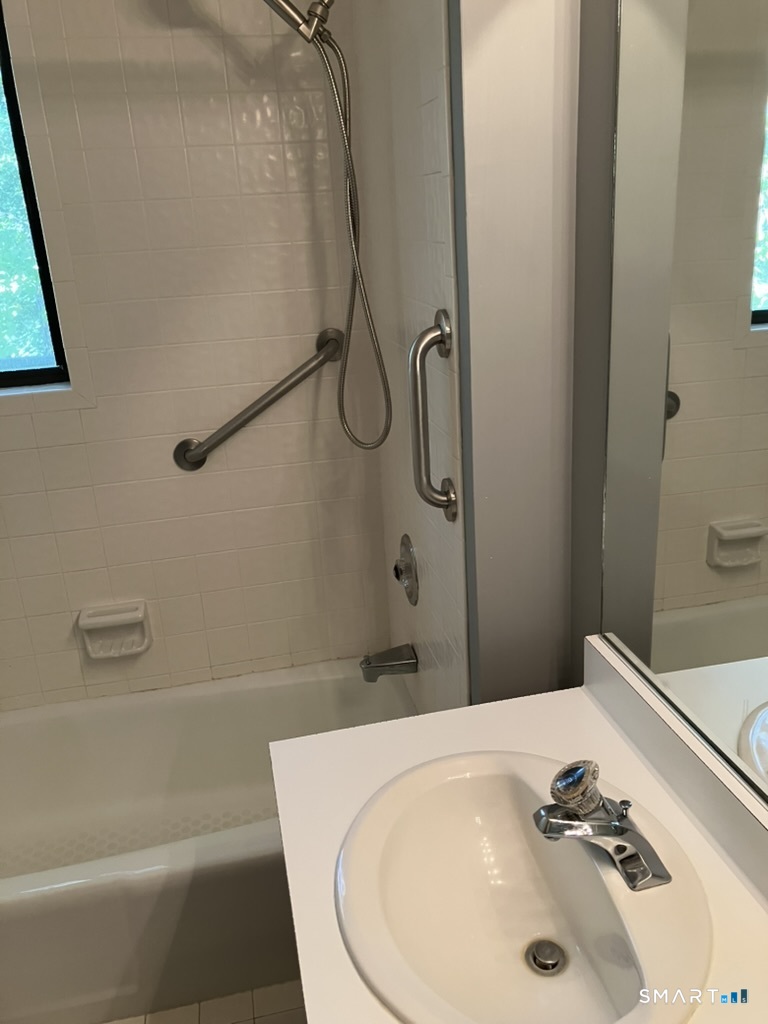 5 Overlook Court Avon CT 06001