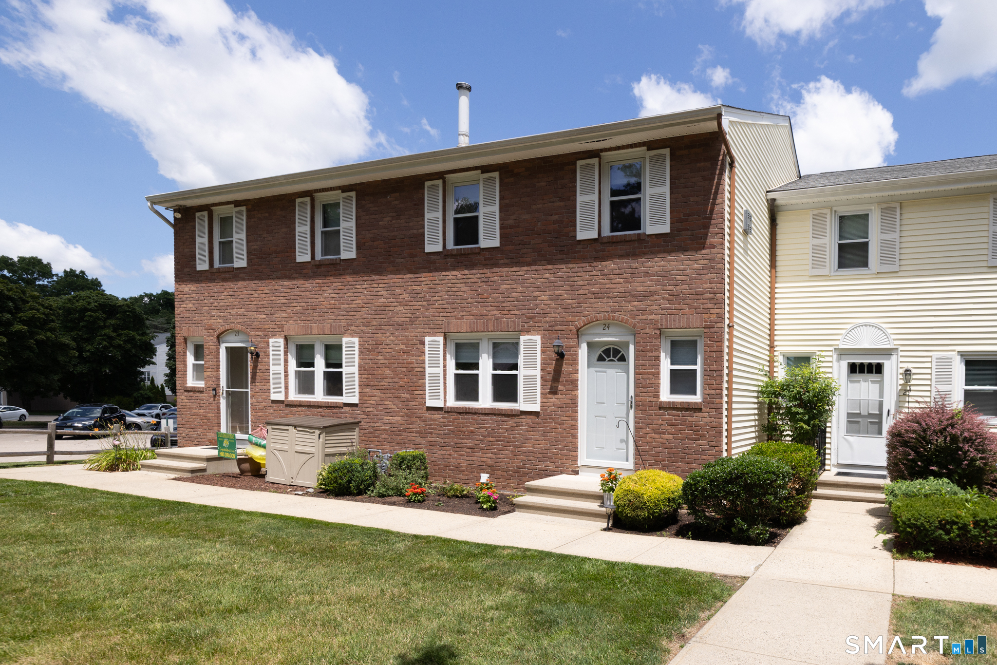 24 East Gate Lane Hamden CT 06514