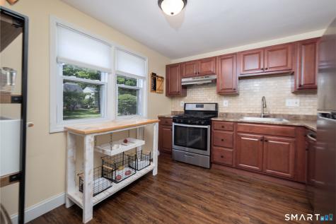 24 East Gate Lane Hamden CT 06514