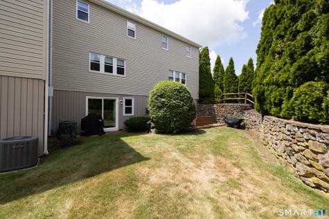 24 East Gate Lane Hamden CT 06514