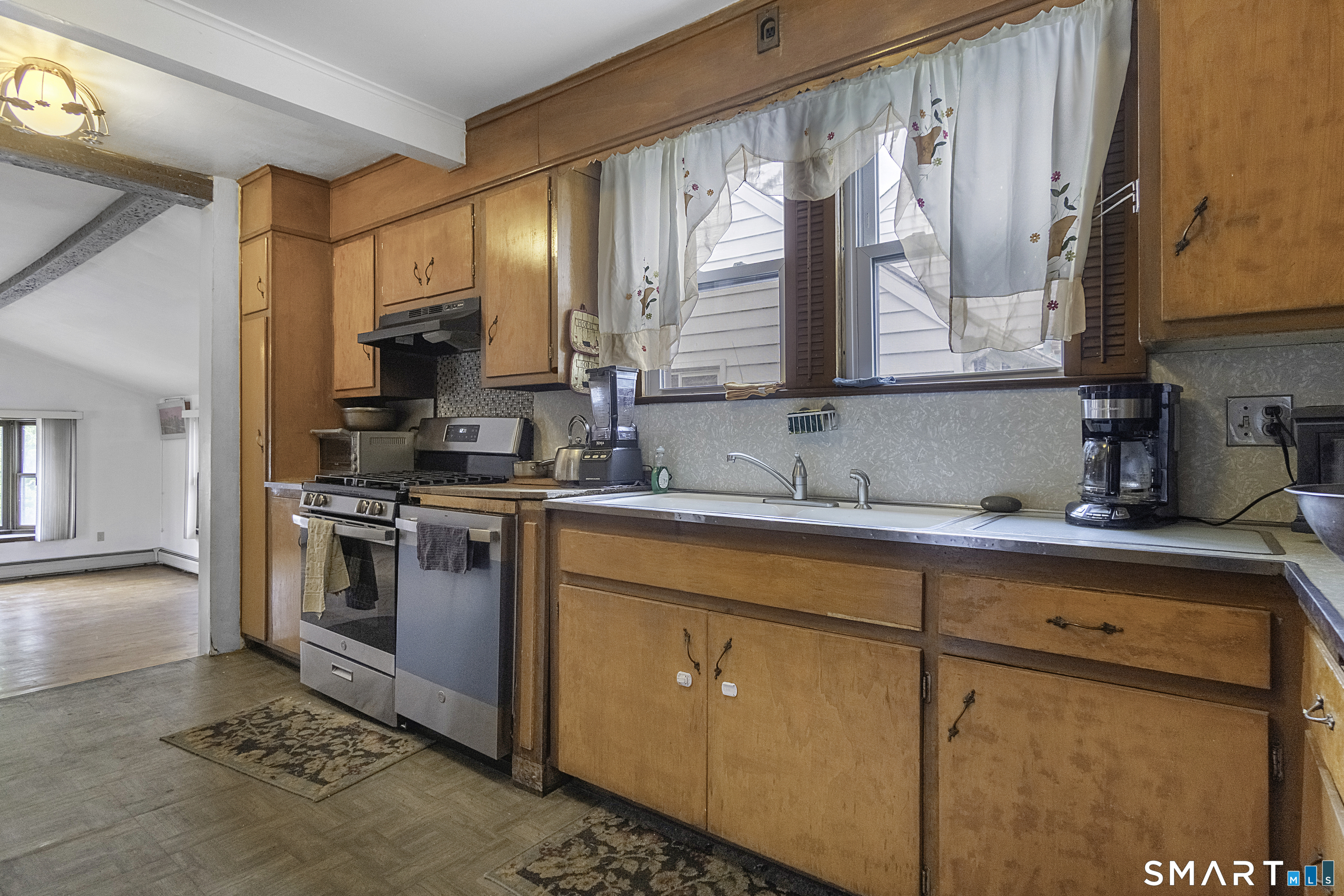 33 Colonial Road Stamford CT 06906