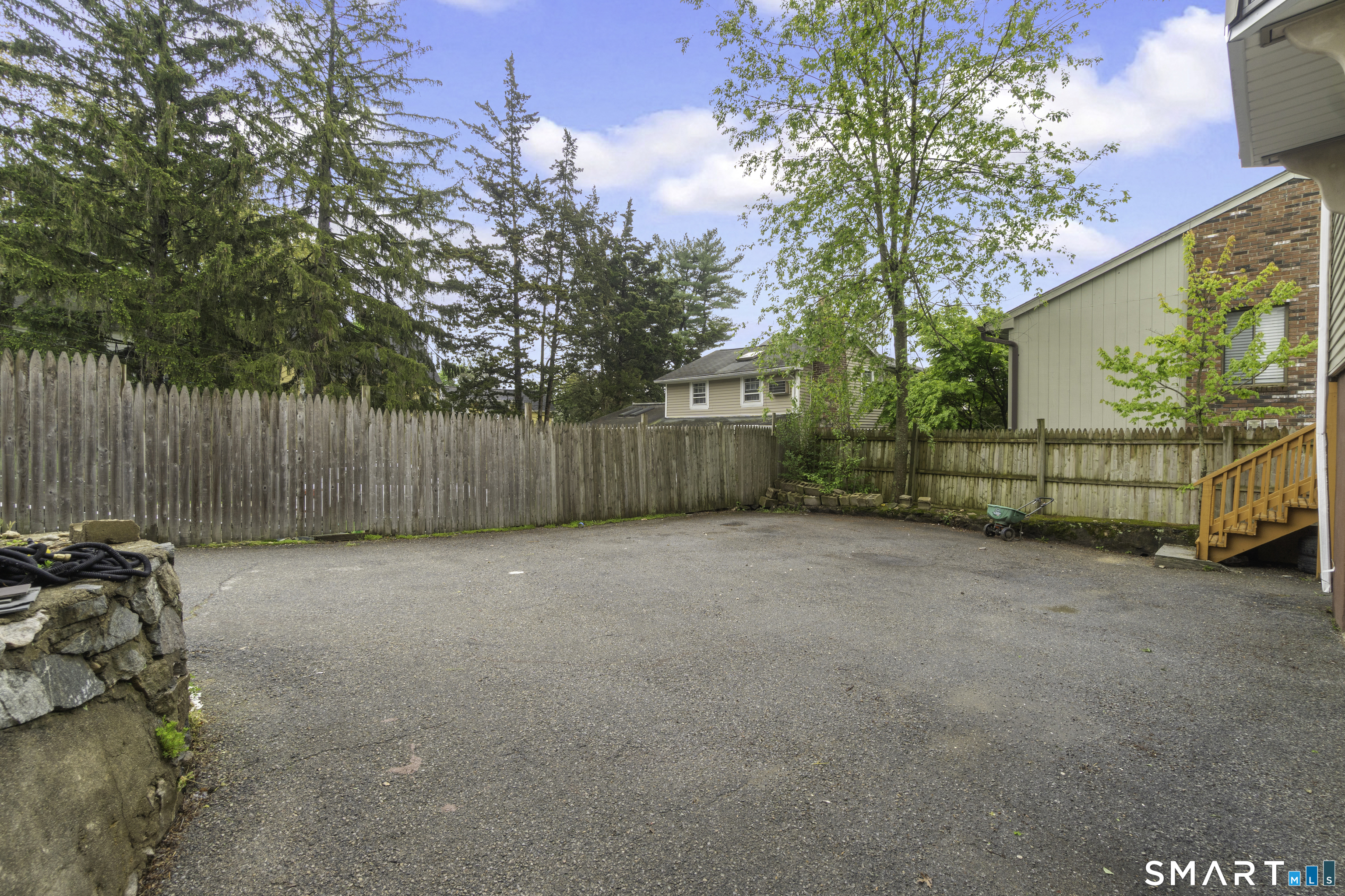 33 Colonial Road Stamford CT 06906