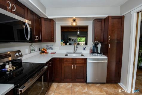 15 Pilgrim Harbor Wallingford CT 06492