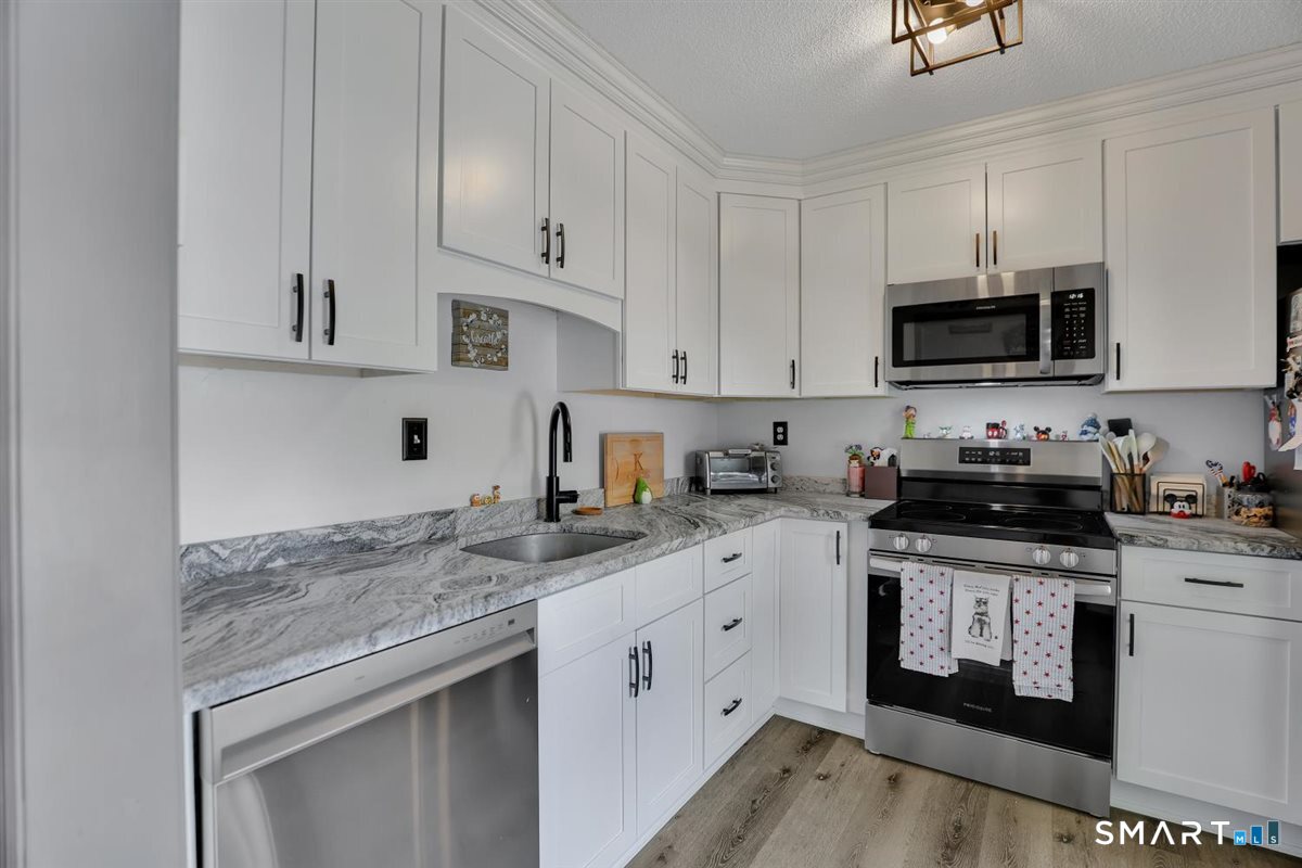 15 Cherokee Court Cromwell CT 06416