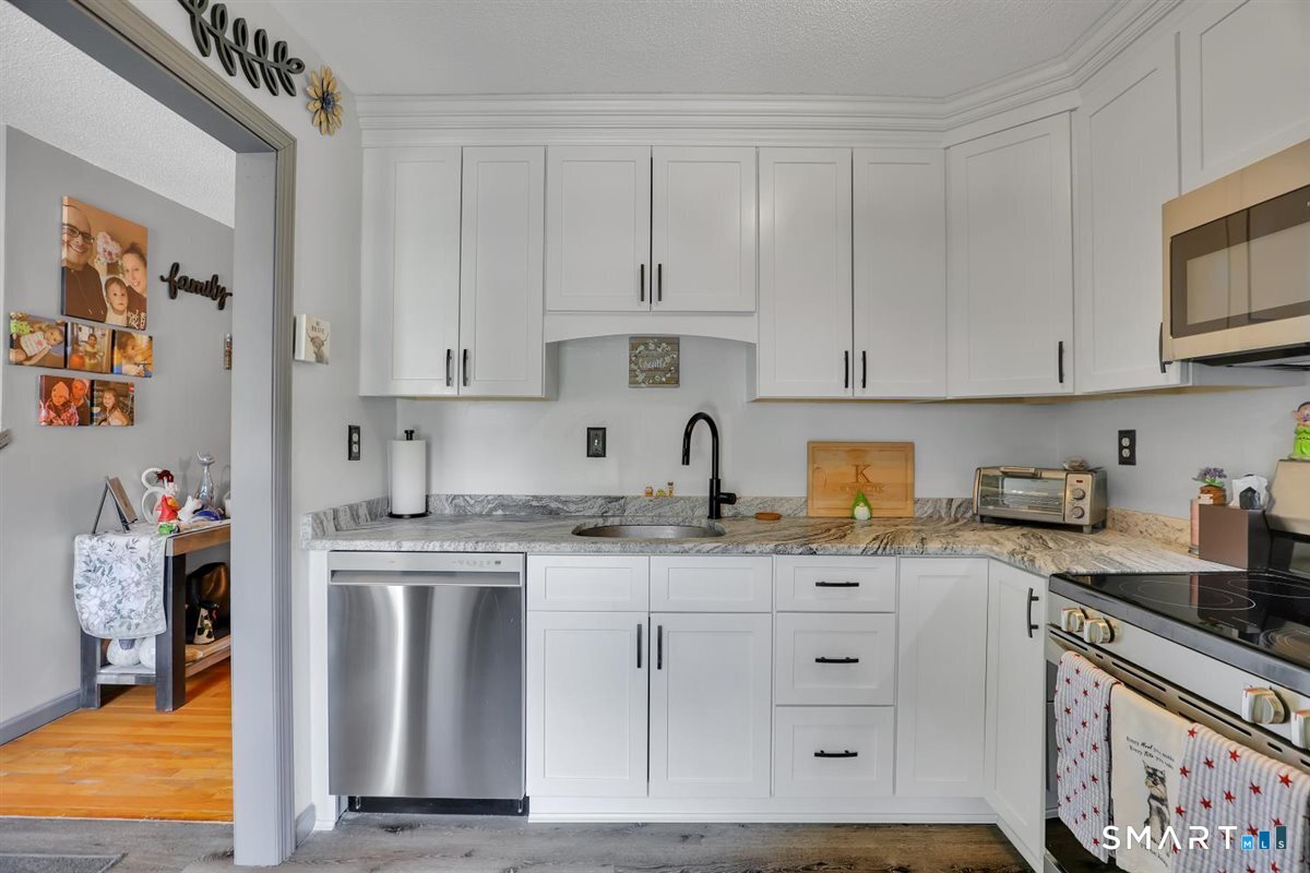 15 Cherokee Court Cromwell CT 06416
