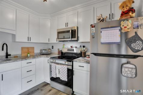 15 Cherokee Court Cromwell CT 06416