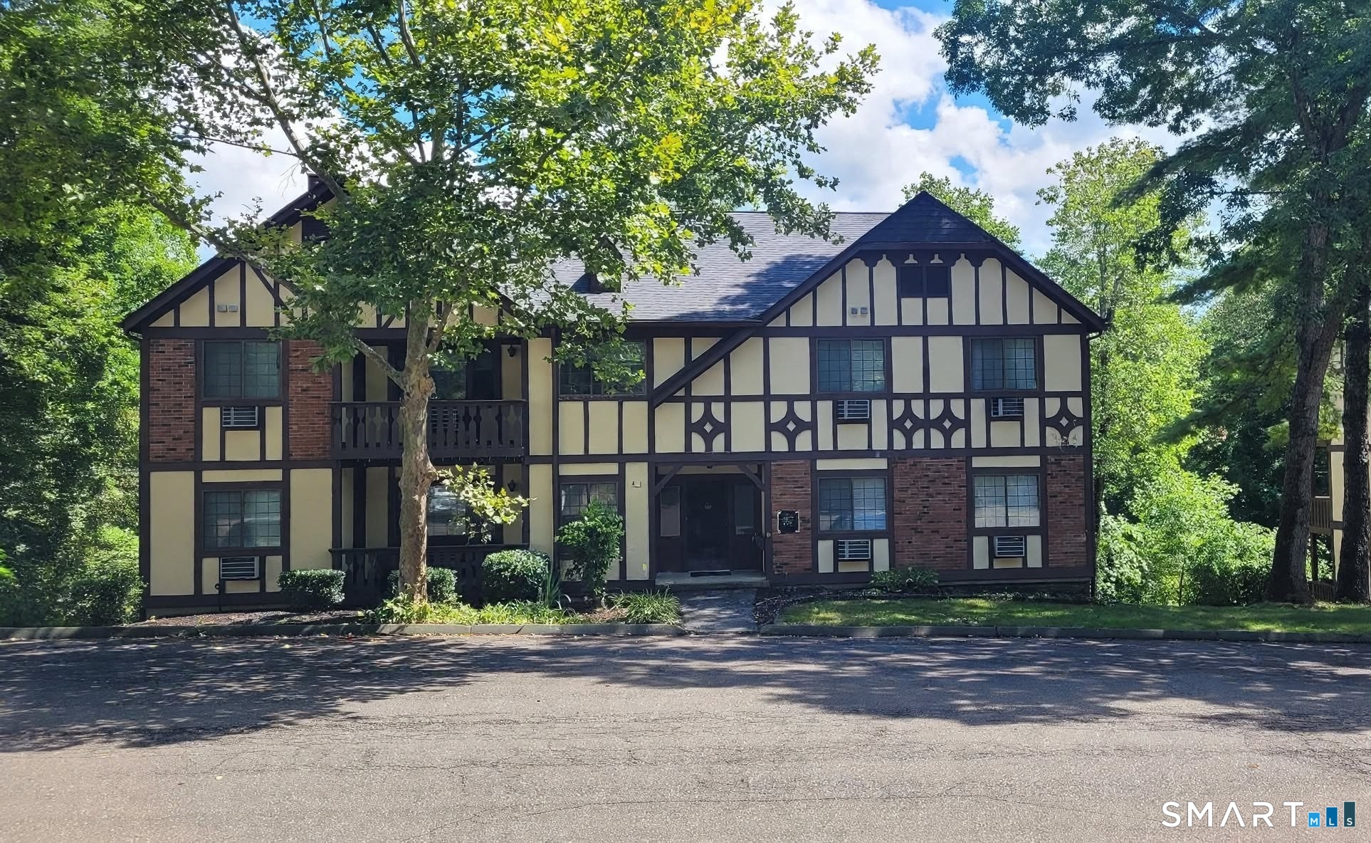 5 Essex Court Brookfield CT 06804
