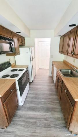 5 Essex Court Brookfield CT 06804
