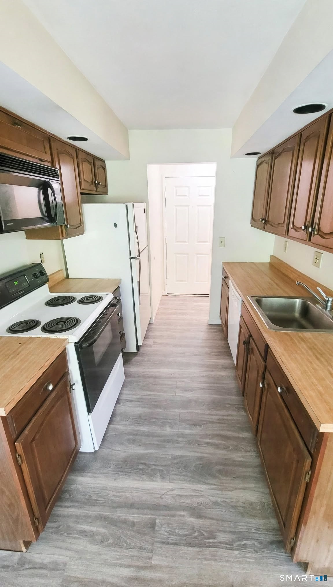 5 Essex Court Brookfield CT 06804