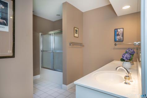 3 Shirecrest Avon CT 06001