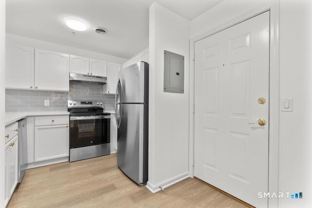 468 Main Street East Lyme CT 06357