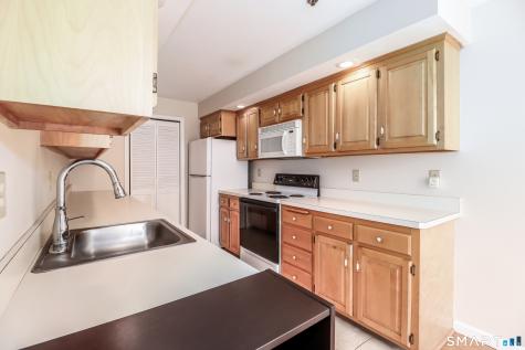 28 Rollingwood Drive Brookfield CT 06804
