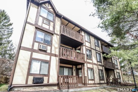 28 Rollingwood Drive Brookfield CT 06804