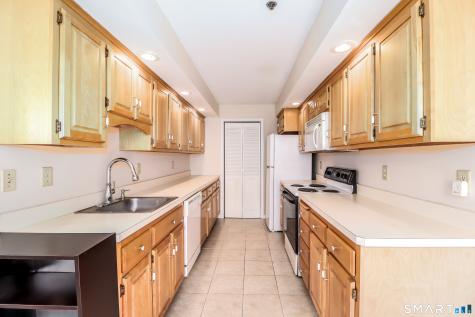 28 Rollingwood Drive Brookfield CT 06804