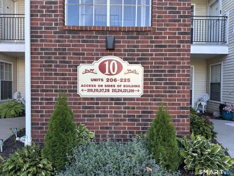 212 Carriage Crossing Lane Middletown CT 06457