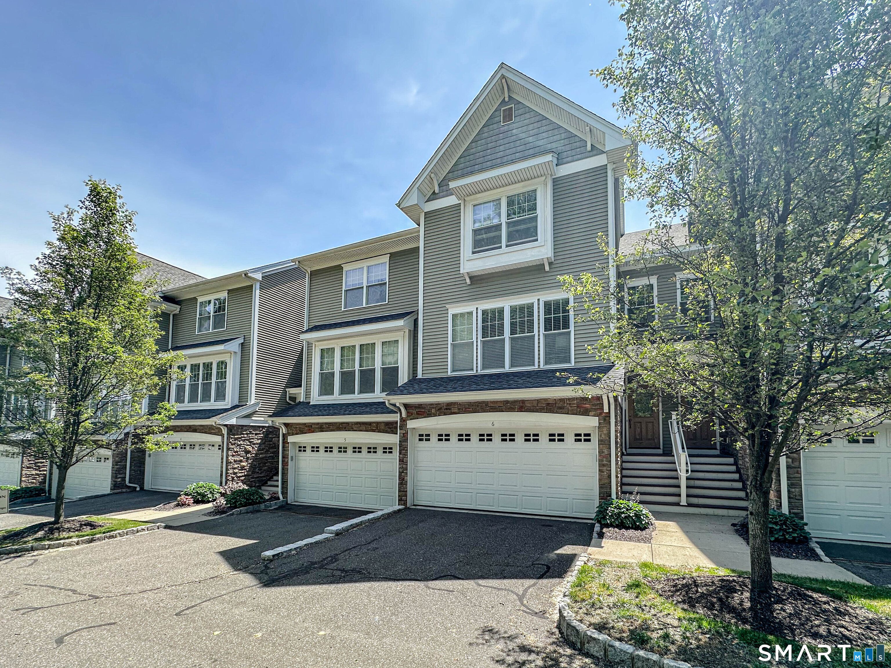 6 Lawrence Avenue Danbury CT 06810