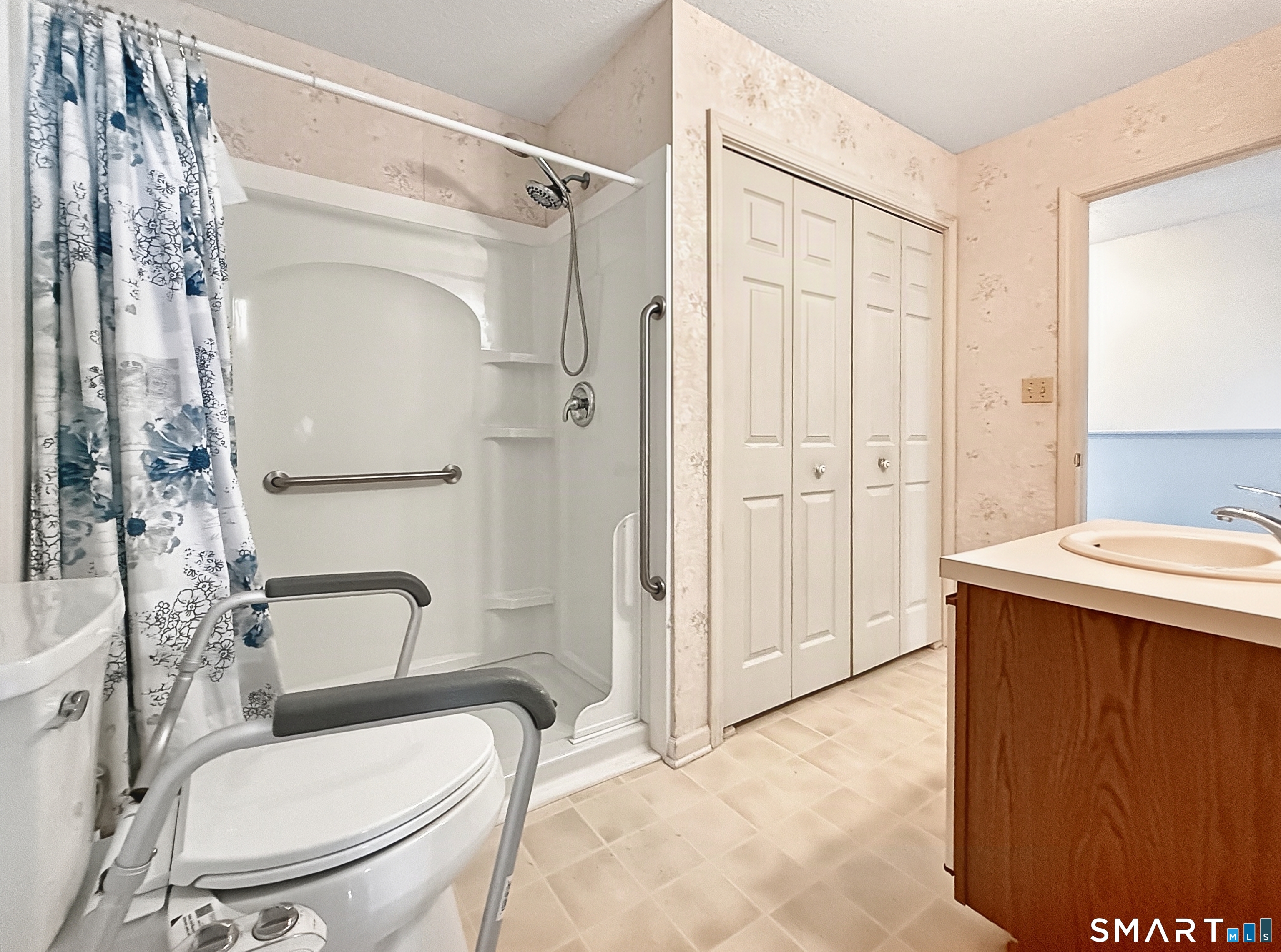 113 Summit Commons Derby CT 06418