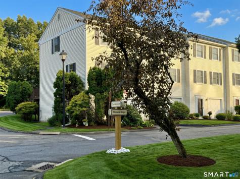 113 Summit Commons Derby CT 06418