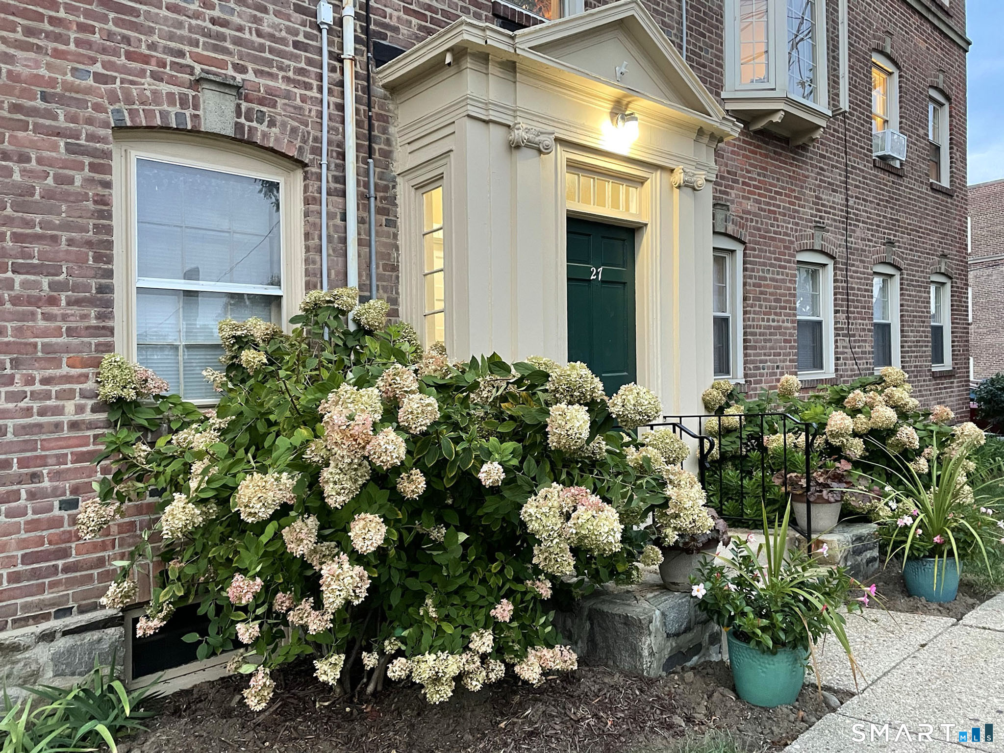 27 Nash Lane Bridgeport CT 06605