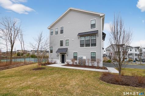 5 Brentwood Circle Danbury CT 06810