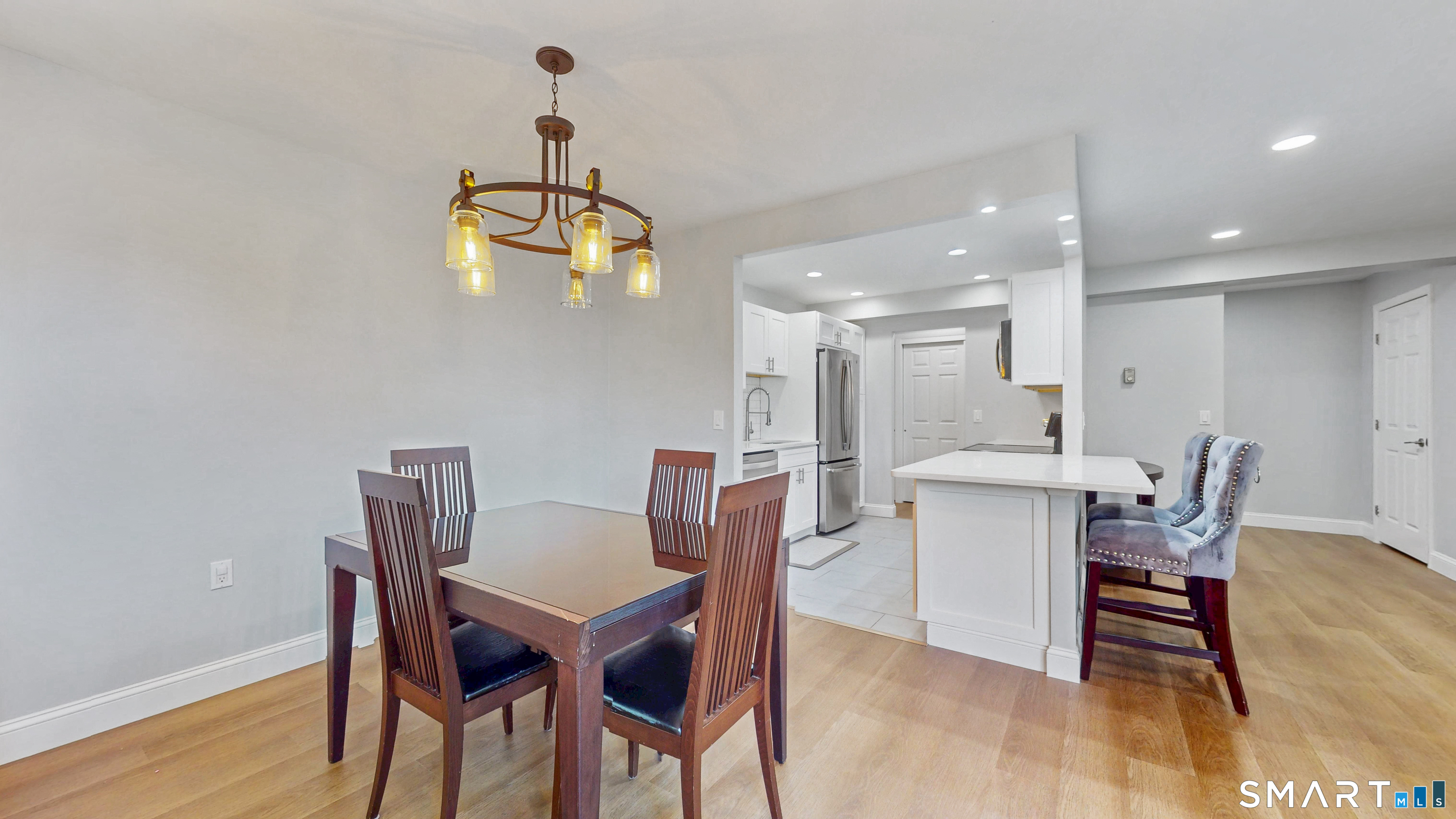887 Farmington Avenue West Hartford CT 06119
