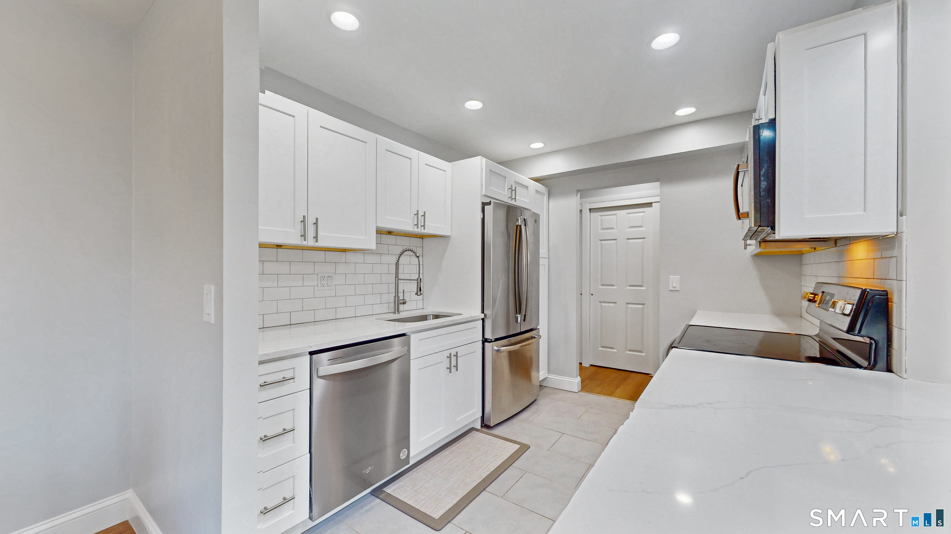 887 Farmington Avenue West Hartford CT 06119