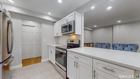 887 Farmington Avenue West Hartford CT 06119