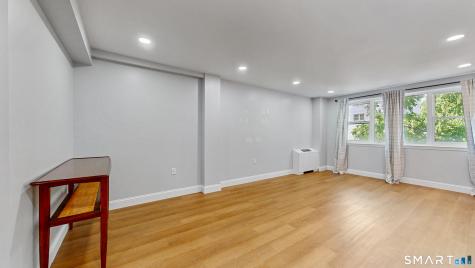 887 Farmington Avenue West Hartford CT 06119