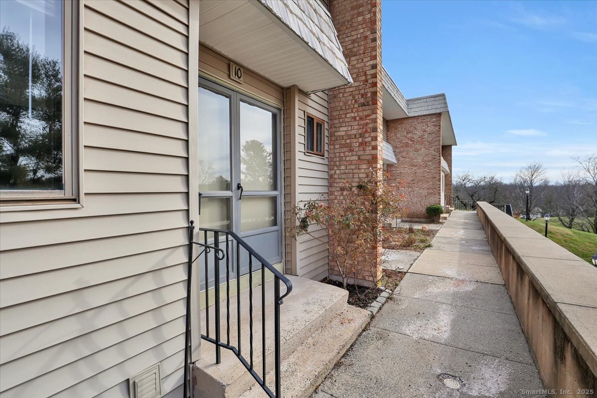 10 Briar Court Cromwell CT 06416