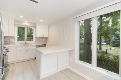 12 Castle Rock Branford CT 06405