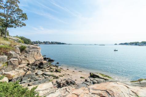 12 Castle Rock Branford CT 06405