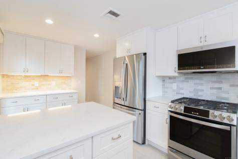 12 Castle Rock Branford CT 06405