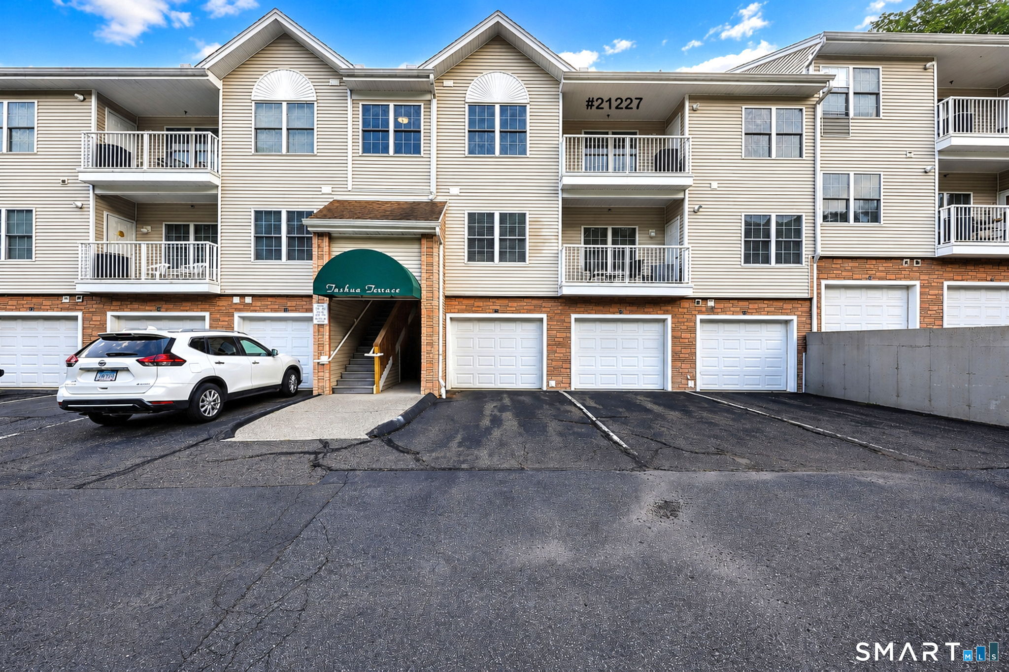 21227 Arganese Place Trumbull CT 06611