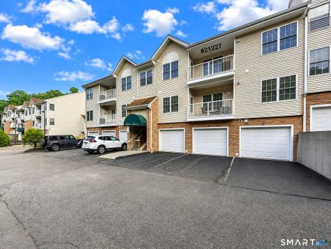21227 Arganese Place Trumbull CT 06611