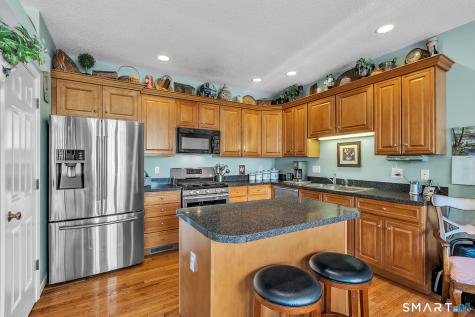 63 Cobblestone Court Newington CT 06111