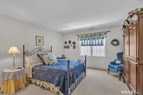 63 Cobblestone Court Newington CT 06111